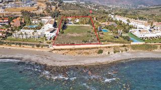 Terreno residenziale in Bahía Dorada. Parcela en primera linea de la playa a poca distancia del marina