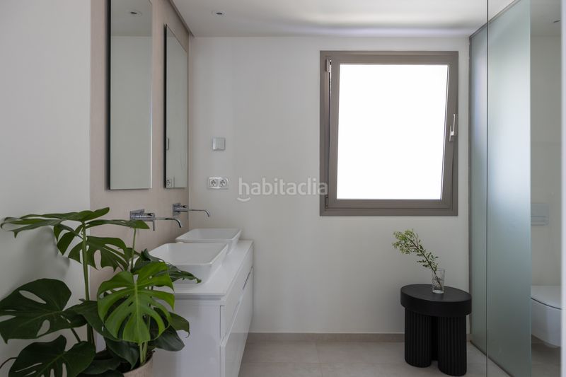 Foto 7a0eeba4-8976-4c26-a2a9-b6de36f1b29b. Apartament amb calefacció aparcament piscina a Los Naranjos Marbella