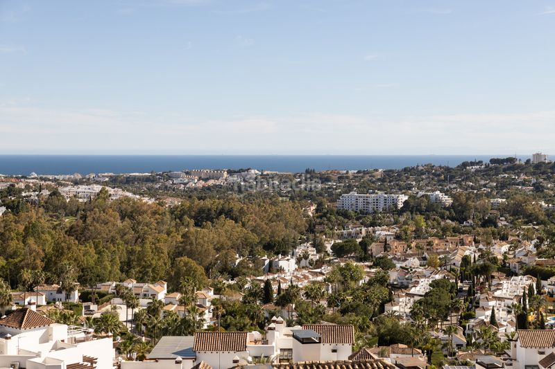 Foto 580c2ec7-20d4-4100-b70d-273fd718abe9. Apartament amb calefacció aparcament piscina a Los Naranjos Marbella