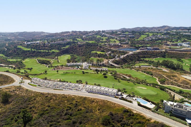 Foto ac7a7751-70e1-442e-94b4-d45e5991506e. Casa adossada amb aparcament a La Cala Golf - Lagar Martell Mijas