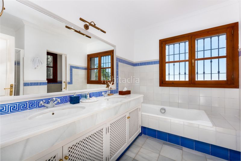 Foto d11e497f-089e-4b1e-a9d3-7953cc6aa9c6. Casa amb calefacció aparcament piscina a El Madroñal Benahavís