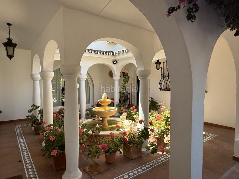 Foto 5a5b10b4-1564-4389-b5fa-9d07f05de50b. Casa amb aparcament piscina a Puente Romano Marbella