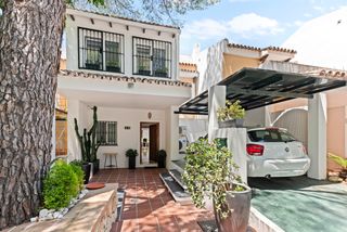 Casa adossada a La Quinta. Amplio adosado de 4 dormitorios recientemente renovado en la qui