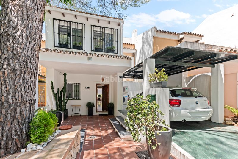 Foto 4a18575c-ae2a-4886-907c-0589a25f53a9. Casa adossada amb aparcament a La Quinta Benahavís