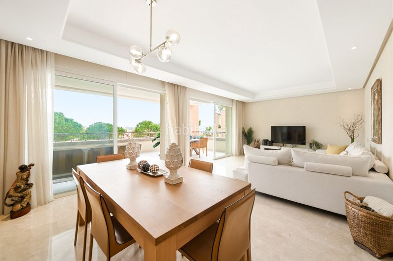 Foto 1d7f73ce-2e08-48c9-aa67-0d906603e20c. Apartament amb aparcament piscina a Las Lomas de Río Verde Marbella