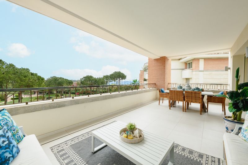 Foto 32344c1a-3b9d-4851-82b4-dd26c6a5781a. Apartament amb aparcament piscina a Las Lomas de Río Verde Marbella
