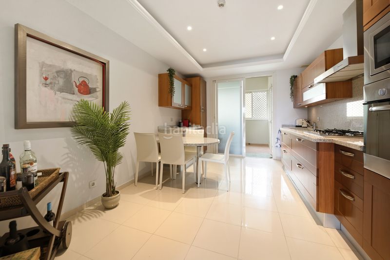 Foto ad2b651b-68ff-482f-a3e8-d8cad3f3698f. Apartament amb aparcament piscina a Las Lomas de Río Verde Marbella