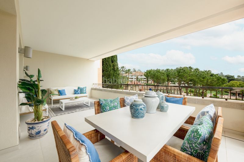 Foto c38416ce-bb07-44c8-8033-edb5562db524. Apartament amb aparcament piscina a Las Lomas de Río Verde Marbella