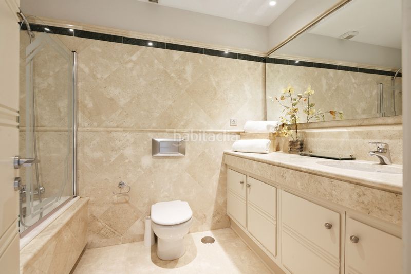 Foto de8c9b82-a1b5-4d29-9fae-723a938ba038. Apartament amb aparcament piscina a Las Lomas de Río Verde Marbella