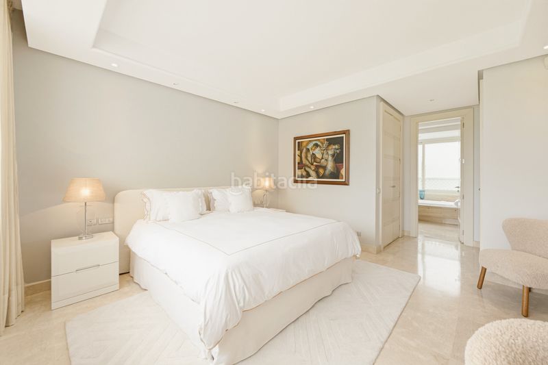 Foto f9ee7b99-61f2-48a0-adfe-3cd8bfcd9f6d. Apartament amb aparcament piscina a Las Lomas de Río Verde Marbella