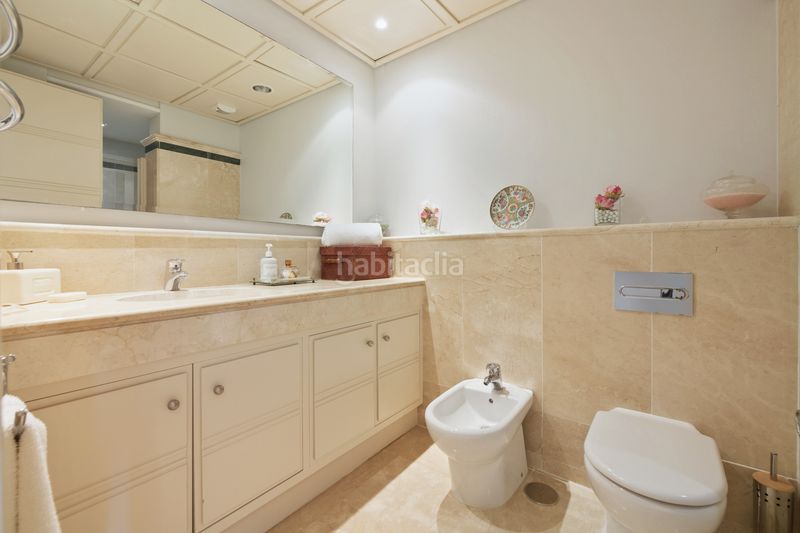 Foto fa67a20a-9b1f-4574-8e93-1596863d8343. Apartament amb aparcament piscina a Las Lomas de Río Verde Marbella
