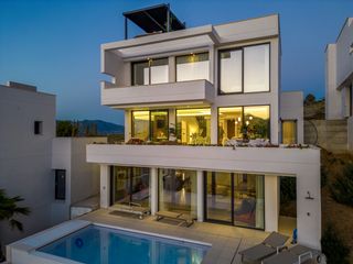 Casa a Mijas Golf. Exquisita villa situada en un hermoso lugar en la cala golf reso
