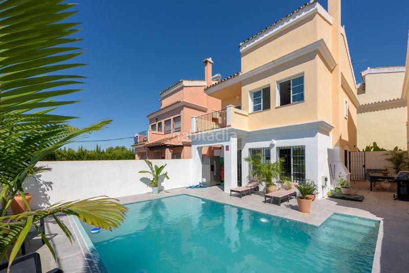 Foto 79383221-95b5-4303-8ce7-1447c85e08ee. Casa amb aparcament piscina a Bel - Air Estepona