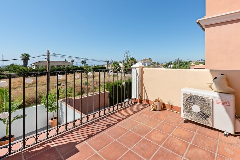 Foto e8c987c6-1230-4608-81d7-50d1fb081e4d. Casa amb aparcament piscina a Bel - Air Estepona