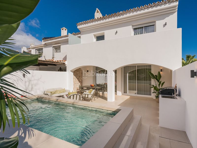 Foto b5ecd23a-3f4f-4cb7-8a86-dc5d03486f5a. Casa adossada amb aparcament piscina a Nueva Alcántara Marbella