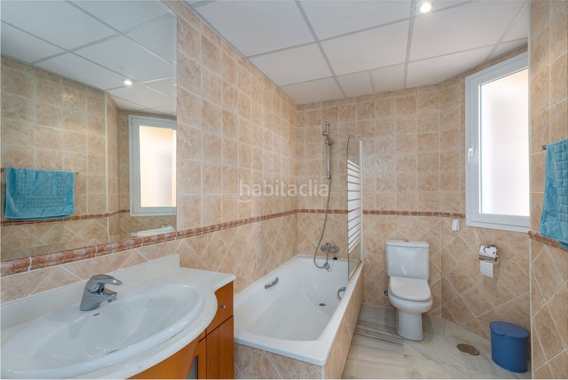 Foto 1b05e1c3-1e71-4329-9f41-71468cf51fb5. Casa adossada amb aparcament piscina a El Paraíso Benahavís