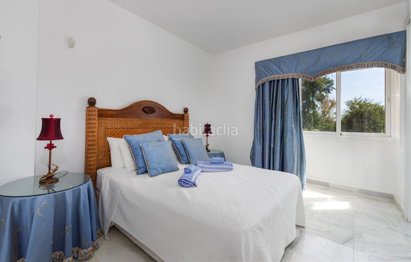 Foto c9a117e4-a14d-4eee-ada7-e56ace0a5f9f. Casa adossada amb aparcament piscina a El Paraíso Benahavís