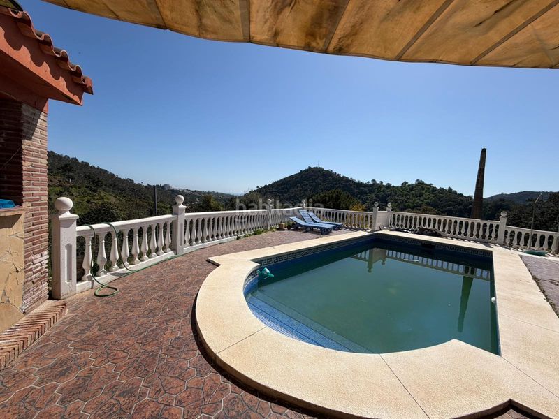 Foto 121c3fde-7509-4e2f-a2a2-4c916da2cd2d. Casa amb aparcament piscina a Los Llanos Estepona