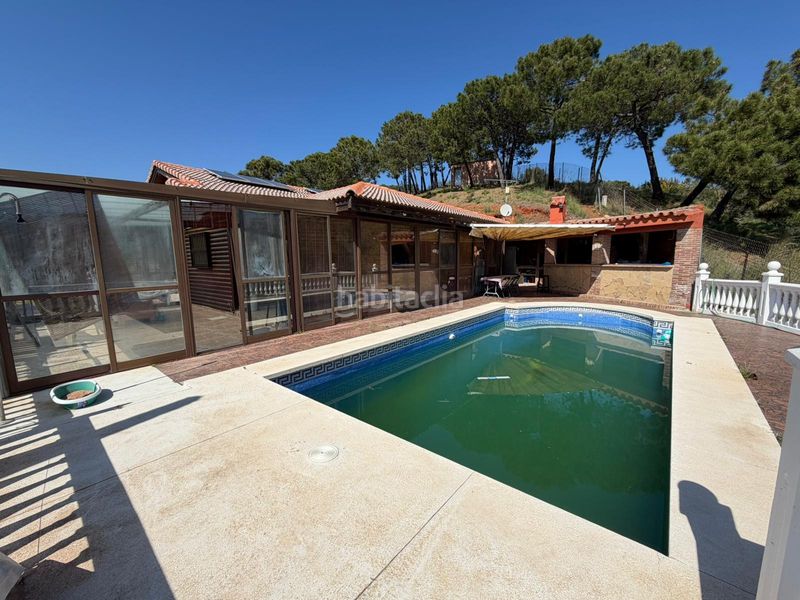Foto 1d80e5c8-90be-4f52-970c-1491a0f0ea37. Casa amb aparcament piscina a Los Llanos Estepona