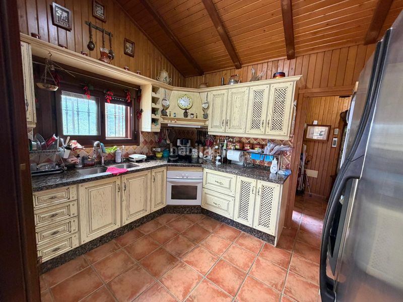 Foto a4dbca61-9d88-4fdd-90aa-28bdb87c882f. Casa amb aparcament piscina a Los Llanos Estepona