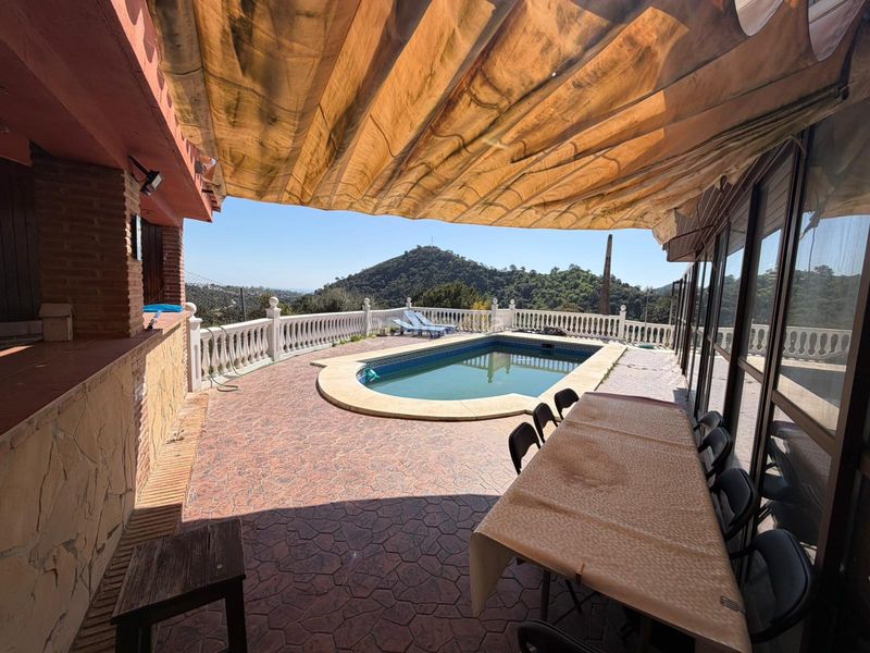 Foto b034725e-2d5e-4898-85e1-9138f7c155c1. Casa amb aparcament piscina a Los Llanos Estepona