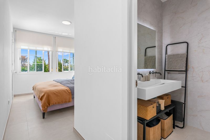 Foto c85608f6-f9b1-4911-9903-b248a465a7a7. Casa amb piscina a Bel - Air Estepona