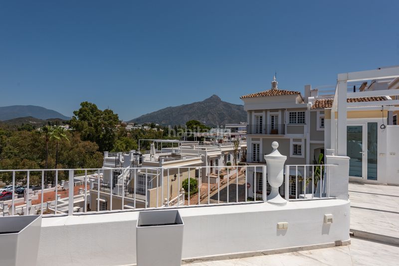 Foto f85da634-6539-44bf-96c0-e03a87814f2e. Casa adossada amb aparcament piscina a Aloha Marbella