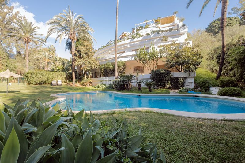 Foto 51c6ff12-dac2-459c-92f5-8c9119f787bb. Apartament amb aparcament piscina a lomas de Marbella club Marbella