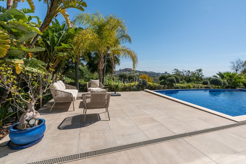 Foto f29dabff-c660-4fe4-8fc4-5eda59d80832. Casa amb aparcament piscina a La Quinta Benahavís