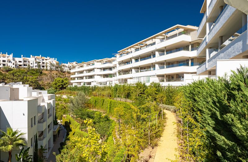 Foto ccb655c2-623f-4e32-93bd-656d3b377a4a. Apartament amb aparcament piscina a los arqueros - puerto del almendro Benahavís