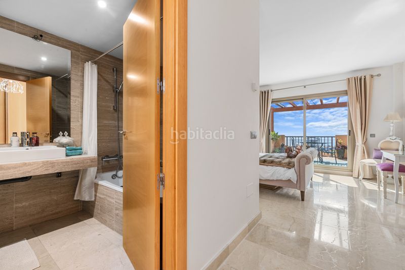 Foto f6d42806-ddd8-4d91-99ac-4e8fb17e5411. Àtic amb aparcament piscina a El Paraíso Benahavís