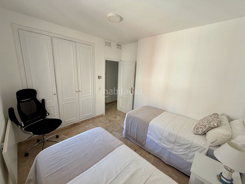 Foto ecef7851-5fa5-4a4c-be64-2150a8346594. Apartament amb aparcament a puerto de Estepona Estepona