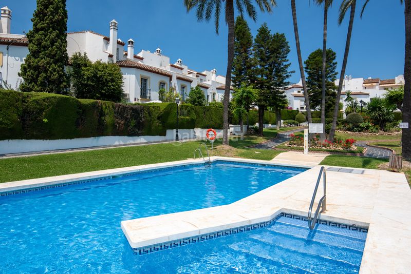 Foto 1ada8af3-9739-445b-8995-94cfb379b5dd. Casa adossada a Bel - Air Estepona