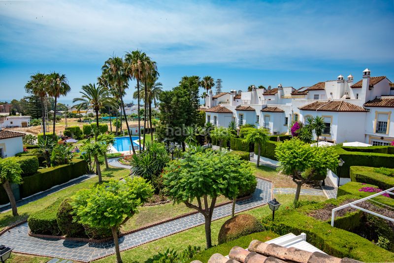 Foto 31480388-bd82-4f1e-a93d-8017945efeea. Casa adossada a Bel - Air Estepona