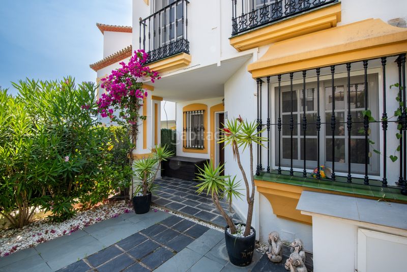 Foto 60ec8597-61c9-4889-bb08-9974ecded2d4. Casa adossada a Bel - Air Estepona