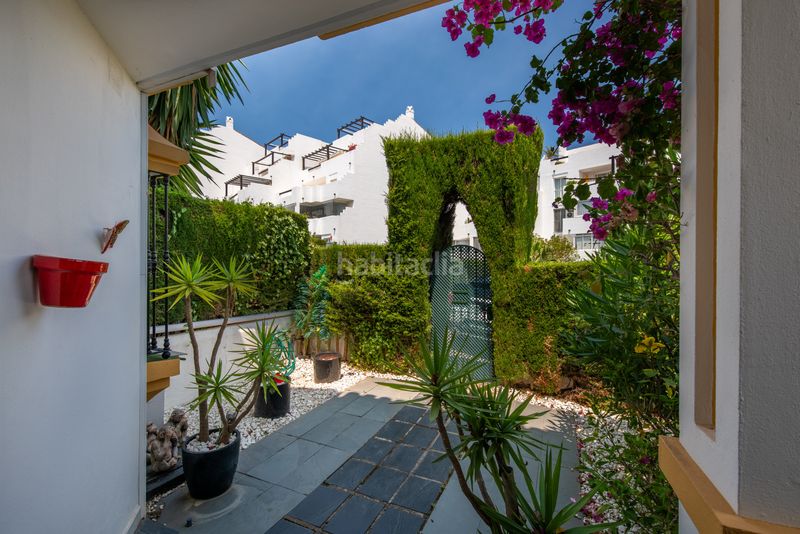Foto fb8b2e91-e937-4102-bffa-8f3453cef263. Casa adossada a Bel - Air Estepona