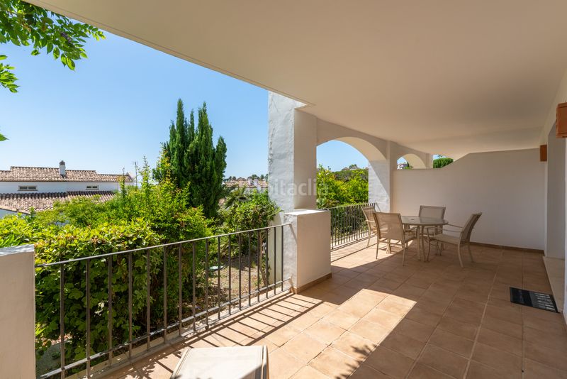 Foto f6a5f3a1-a766-48b1-8548-59e09151b051. Planta baixa amb aparcament piscina a La Quinta Benahavís