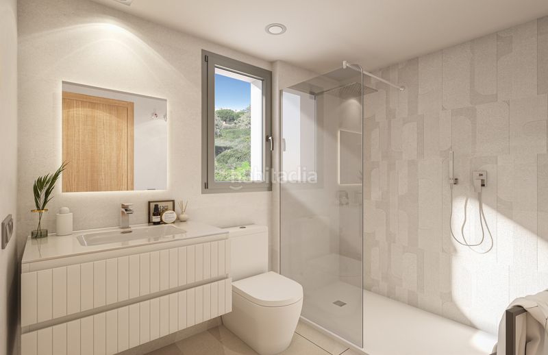 Foto 222ff3dd-f2f6-42ee-b16f-427456e7495b. Apartament amb aparcament piscina a Chullera Manilva