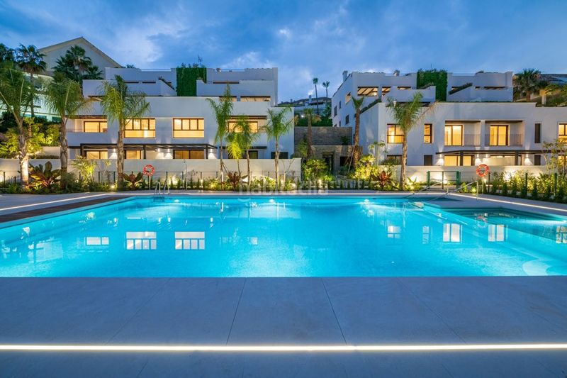Foto c17cf2c1-cf4e-4726-97e2-49e489b50cb3. Àtic amb aparcament piscina a Puente Romano Marbella