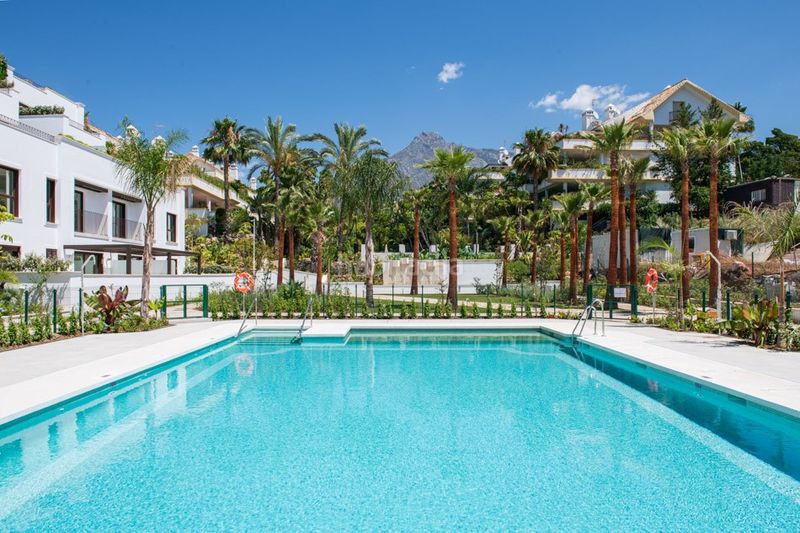 Foto cd155db9-9f31-4bdc-824f-8606d8621b94. Àtic amb aparcament piscina a Puente Romano Marbella