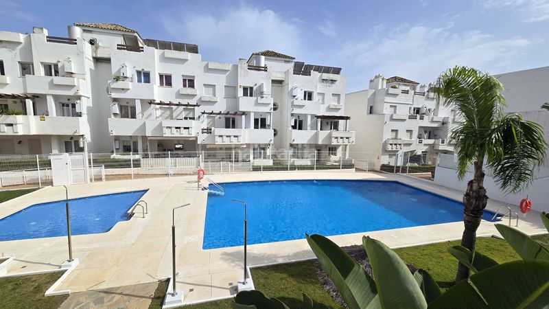 Foto c0d9f9c4-2dd3-46b8-b15a-a6807a9fd0e4. Dúplex amb aparcament piscina a Valle Romano Golf Estepona