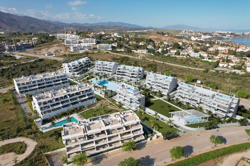 Foto 08576459-356e-441a-a40f-60c536fc1d55. Àtic amb aparcament piscina a Guadalobón Estepona