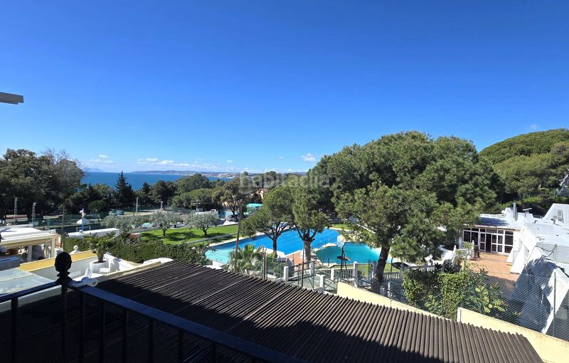 Foto 1392a4bb-827b-45b6-8d25-23c890c7ce54. Casa aparellada amb aparcament piscina a puerto de Estepona Estepona