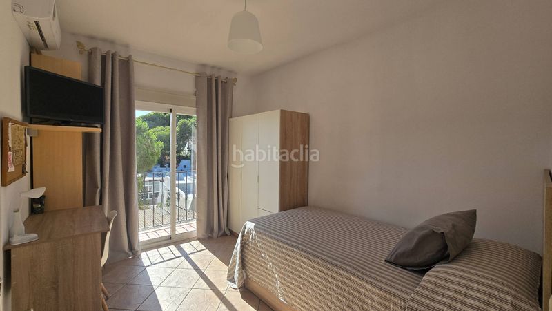 Foto 8a5c4d37-e8bd-4105-a8a8-f5cd3868d6d3. Casa aparellada amb aparcament piscina a puerto de Estepona Estepona