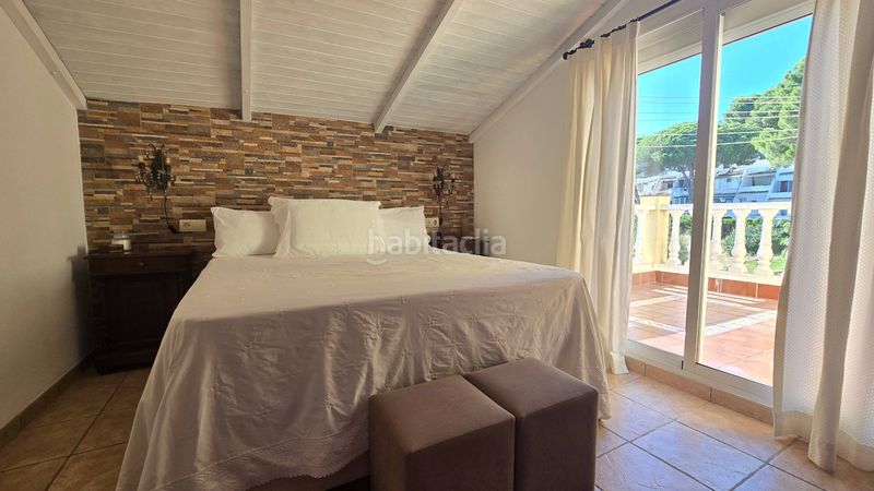 Foto 99ea549d-ed24-4607-a5fe-0fac2bf81324. Casa aparellada amb aparcament piscina a puerto de Estepona Estepona
