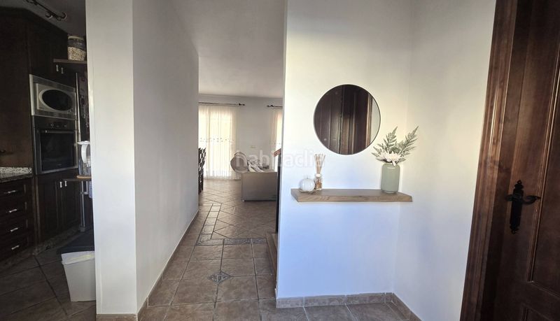 Foto b95bad8e-09d9-4996-9582-fdb8b713a577. Casa aparellada amb aparcament piscina a puerto de Estepona Estepona