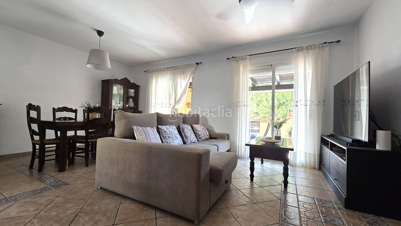 Foto e150ff7f-aab8-48fc-997e-ae1da8fd64c6. Casa aparellada amb aparcament piscina a puerto de Estepona Estepona