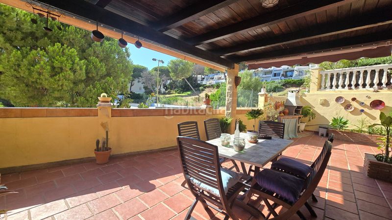 Foto e38be074-b671-4c4c-aa0a-5d7e5ada578b. Casa aparellada amb aparcament piscina a puerto de Estepona Estepona
