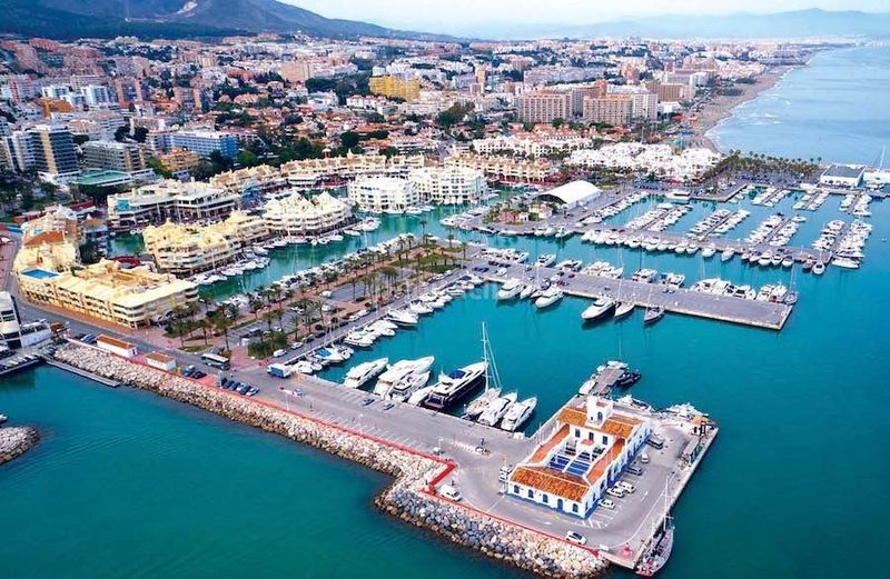Foto c33b9c4b-6a99-42bb-90d9-307b8507fda5. Apartament amb calefacció aparcament piscina a Puerto Marina Benalmádena