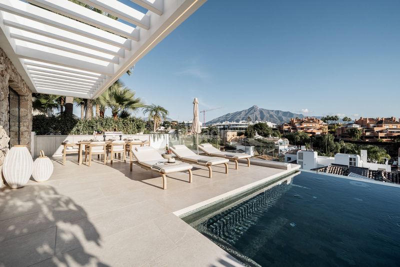 Foto a8a1d421-7874-4ac3-a817-725e9397f922. Xalet amb aparcament a Nueva Andalucía centro Marbella